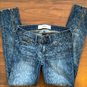 Size 0 Hollister skinny jeans